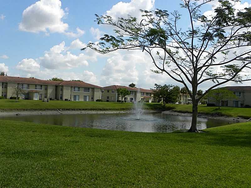 1st image of 824 Twin Lakes Dr