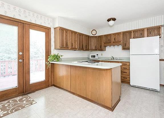 5th image of 923 Vegas Dr