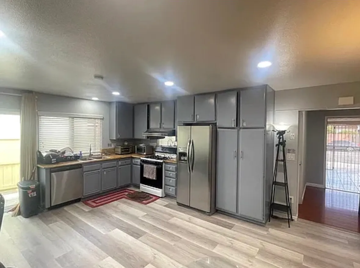 1 bed, 100 sqft, $900 — Photo 2