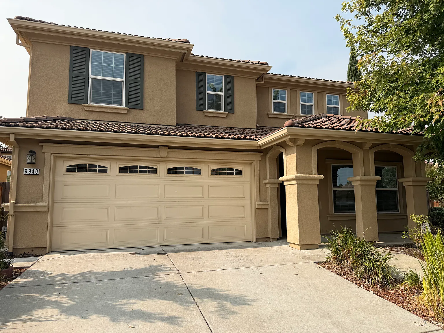 4 bed, 2330 sqft, $3,290 — Photo 2