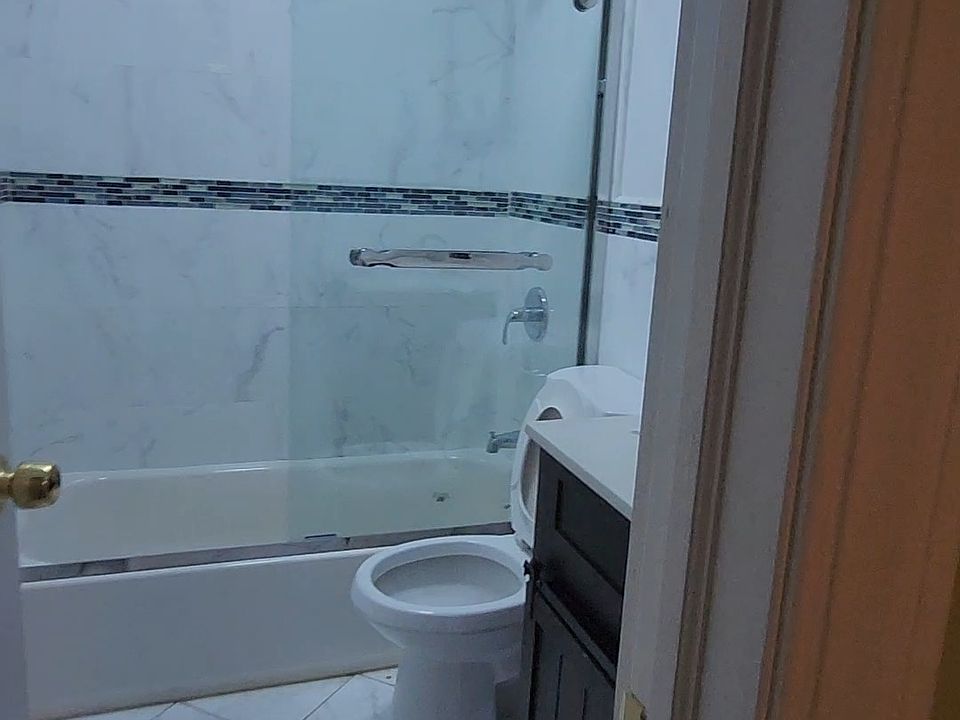 1st image of 18509 Jamaica Ave #3