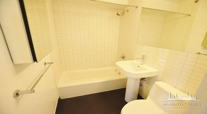 Rented by Manhattan Realty Group | media 15