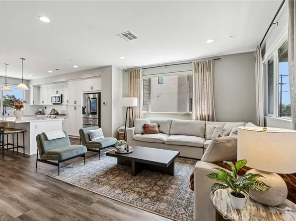 13219 Victory Blvd, Van Nuys, CA 91401