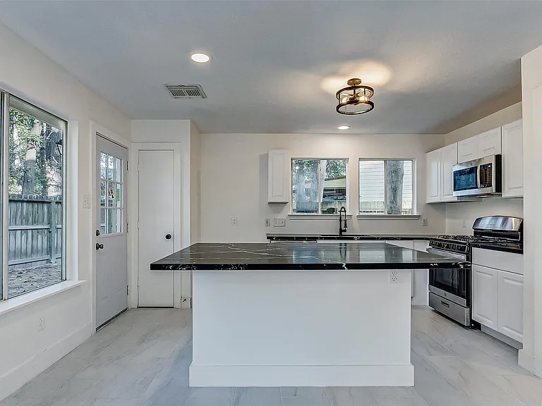 21892 Silver Oak Ct — Photo 13