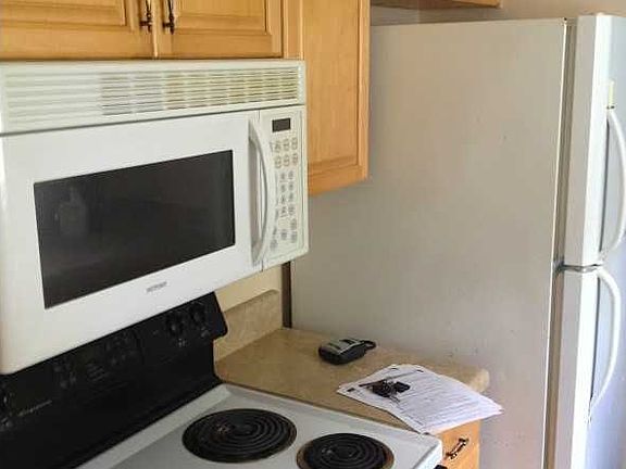 3rd image of 830 NW 33rd Ave