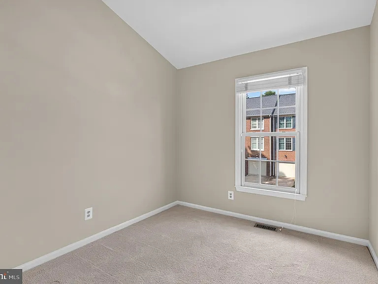 341 S Pickett St — Photo 33