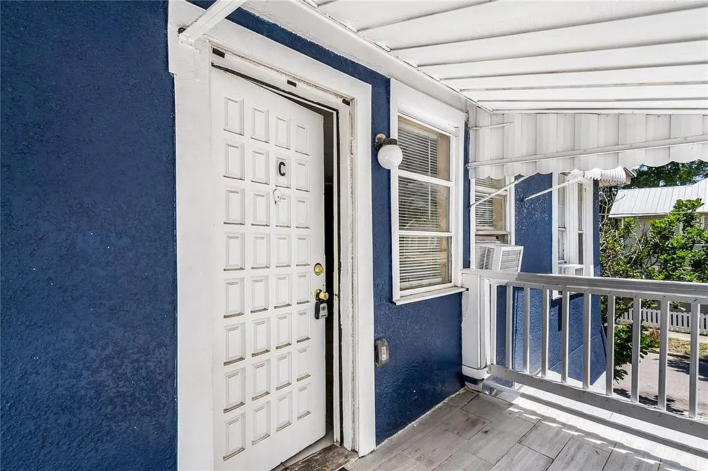2 bed, 1.0 bath, 700 sqft, $1,300 — Photo 2