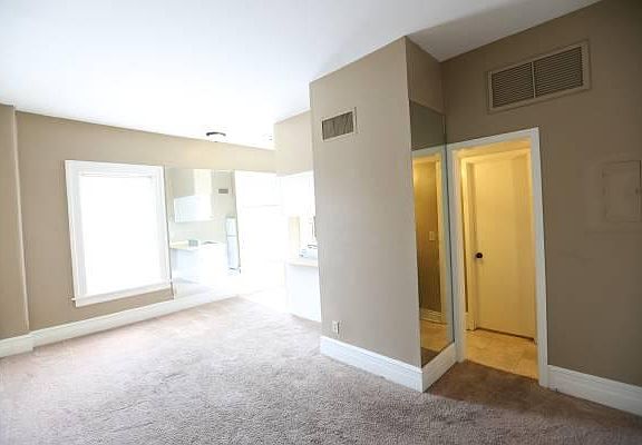 5th image of 101 S Victory St APT 302