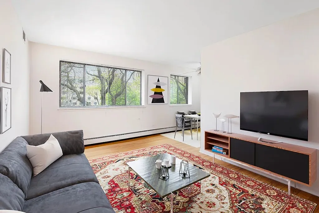 455 W. Wellington — Photo 2