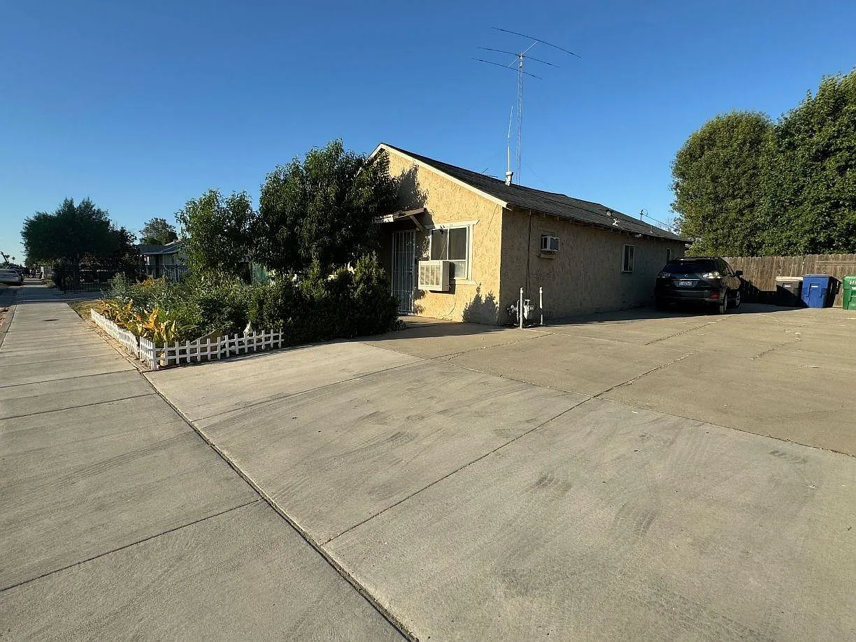 2186 Beachwood Dr photo 1