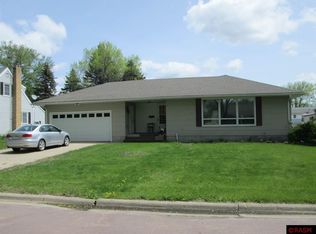 1032 8th St N, Saint James, MN 56081