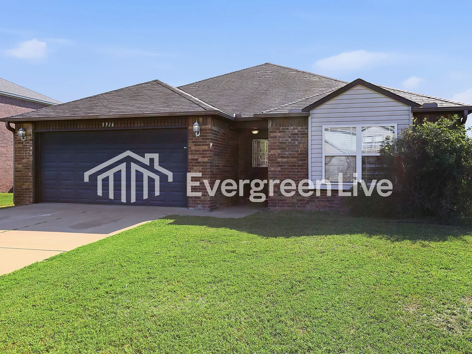 3 bed, 2.0 bath, 1428 sqft, $1,445 — Photo 1