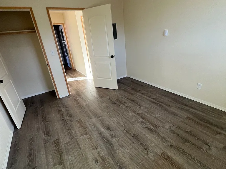212 W 3rd St — Photo 5