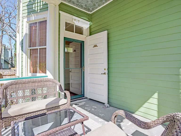 1815 Barnard St — Photo 38