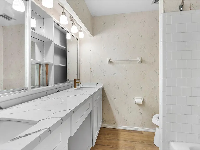 8903 Roos Rd — Photo 19