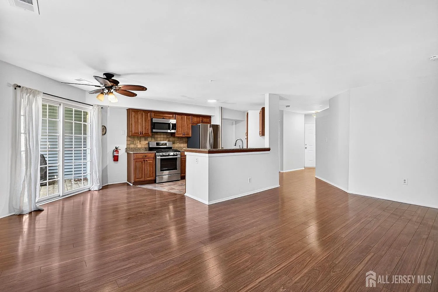 2 bed, 2.0 bath, $2,350 — Photo 4