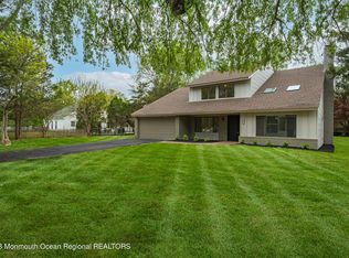 15 Tilton Dr, Freehold, NJ 07728