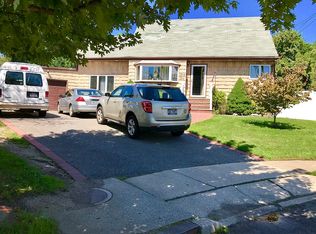 35 Karen St, West Babylon, NY 11704