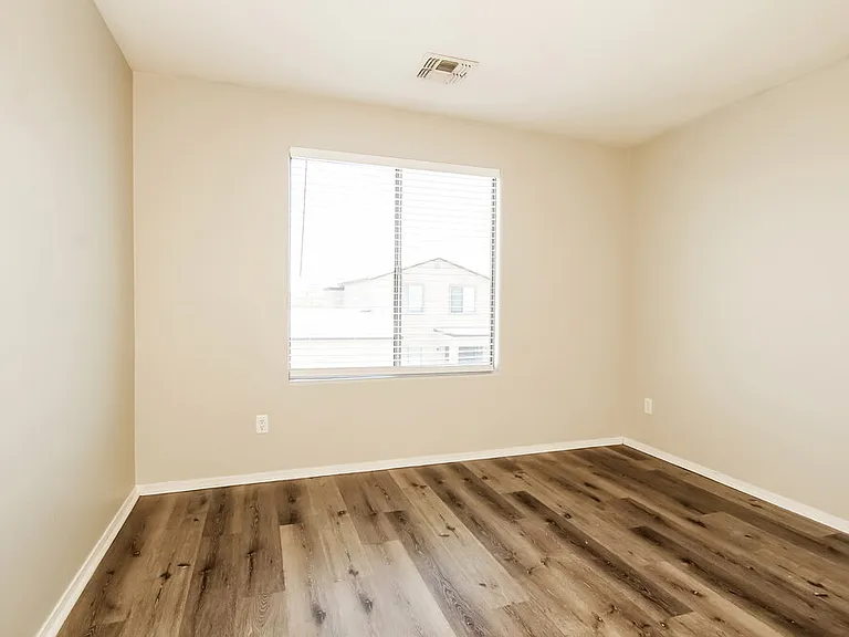 7907 S 50th Ln — Photo 10