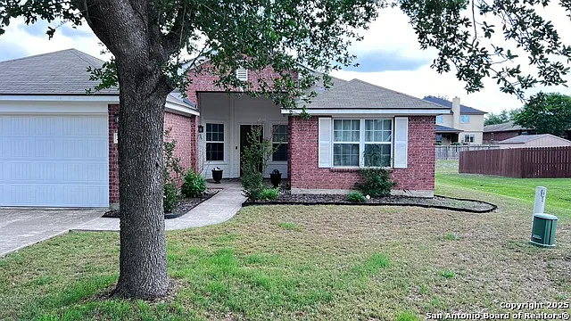 3 bed, 2.0 bath, 1760 sqft, $1,950 — Photo 3