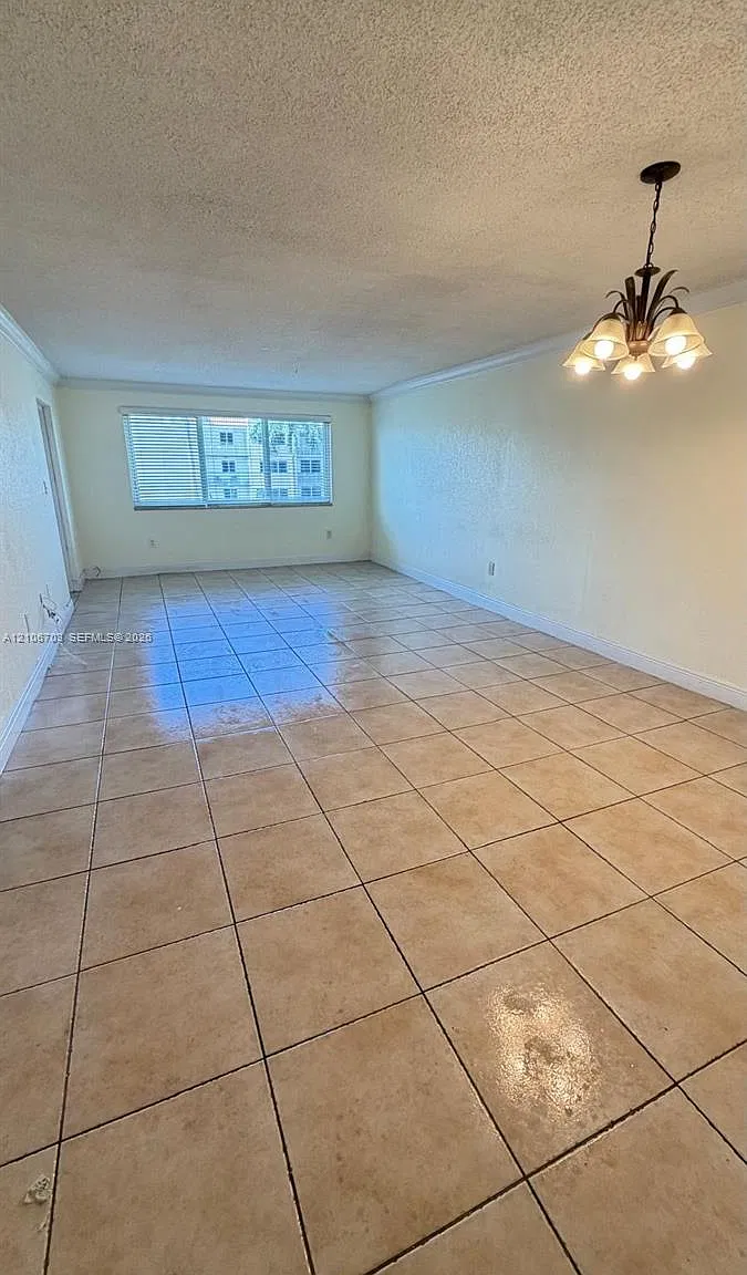 6930 Miami Gardens Dr — Photo 4