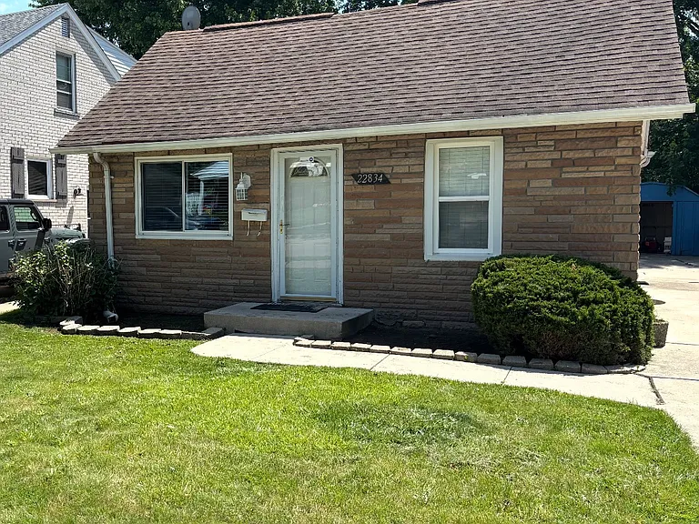 22834 Doremus St — Photo 1