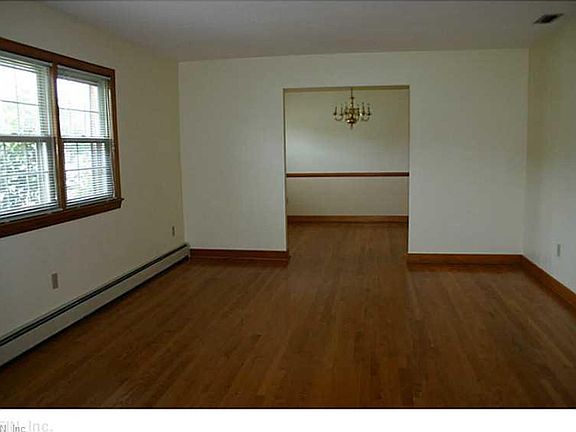 4th image of 236 S Parliament Dr