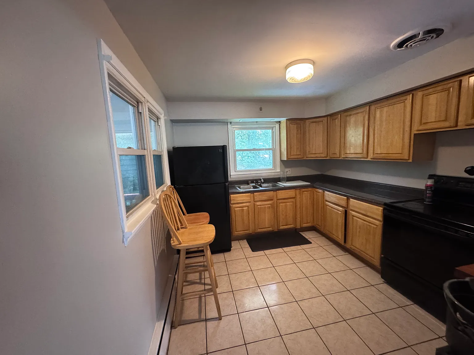 4 bed, 2044 sqft, $2,700 — Photo 3