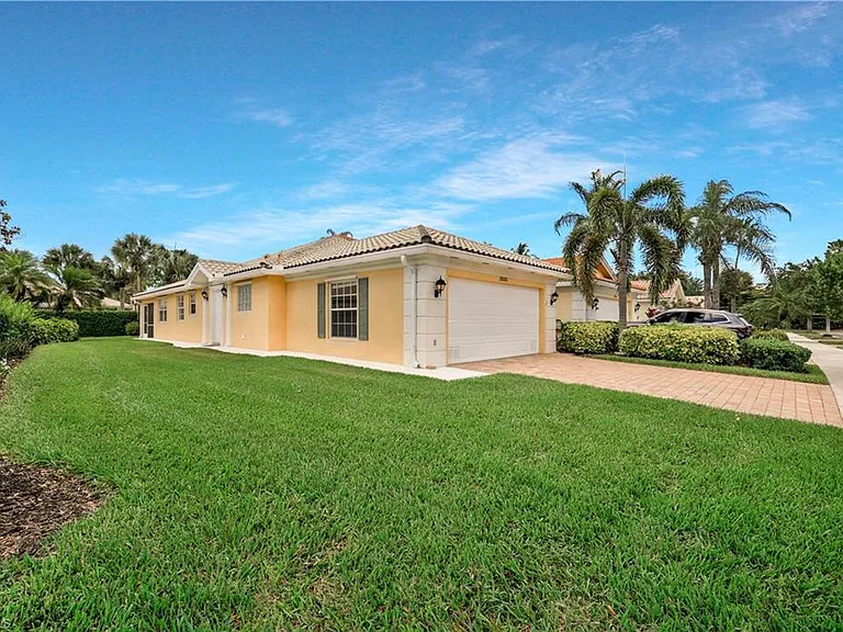 28050 Boccaccio Way — Photo 2