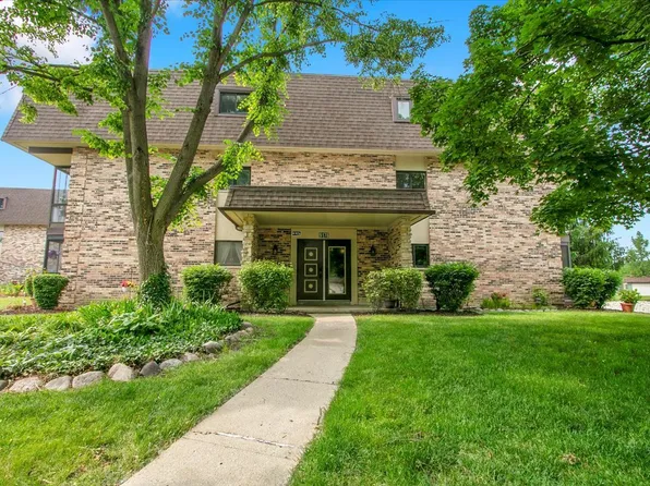 9178 S Rd E #D, Palos Hills, IL 60465