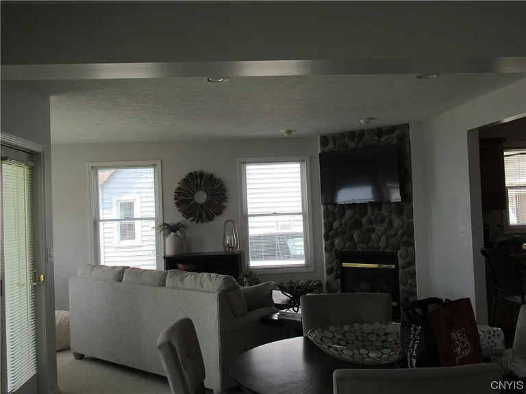 28 E River Rd #2-1 — Photo 10