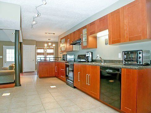 4th image of 327 N Elmwood Ave