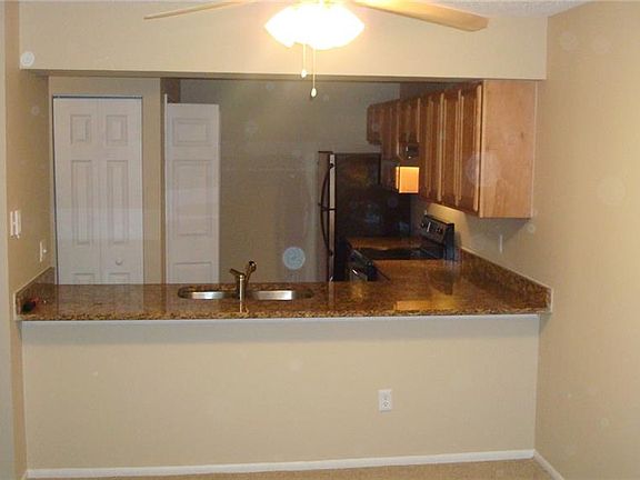 4th image of 604 Kenwick Cir APT 204