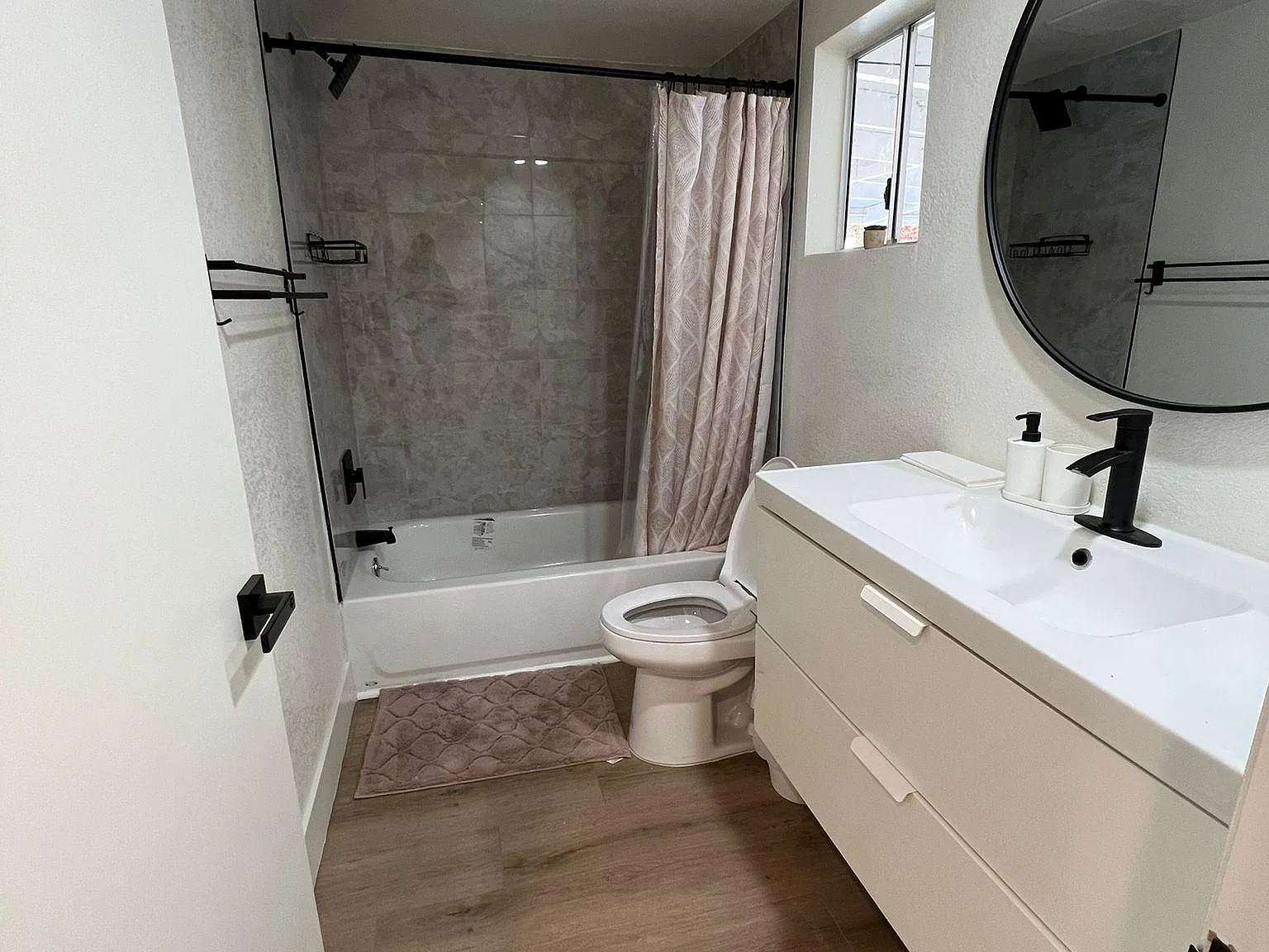 Studio, 350 sqft, $1,250 — Photo 1