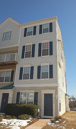 2 LEVEL CONDO, END UNIT