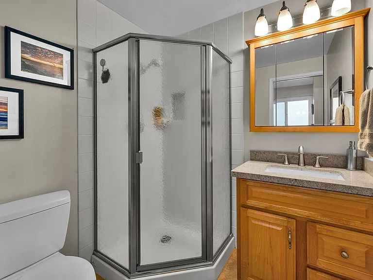 2369 Loring St — Photo 33