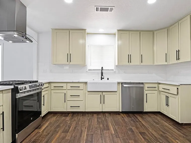 325 W Bush St #A — Photo 5