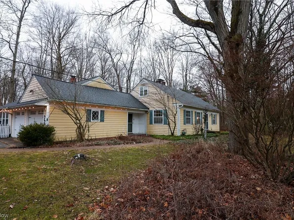 77 E Bel Meadow Ln, Chagrin Falls, OH 44022