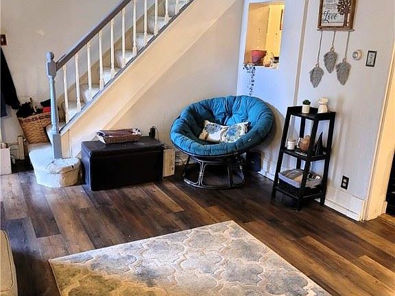 5th image of 518 Gilmore Ave