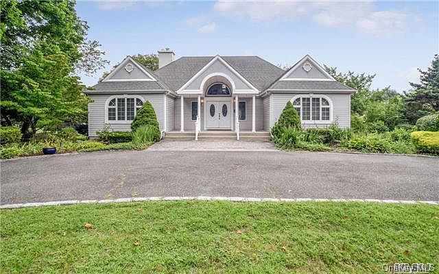 1st image of 275 Gillette Avenue