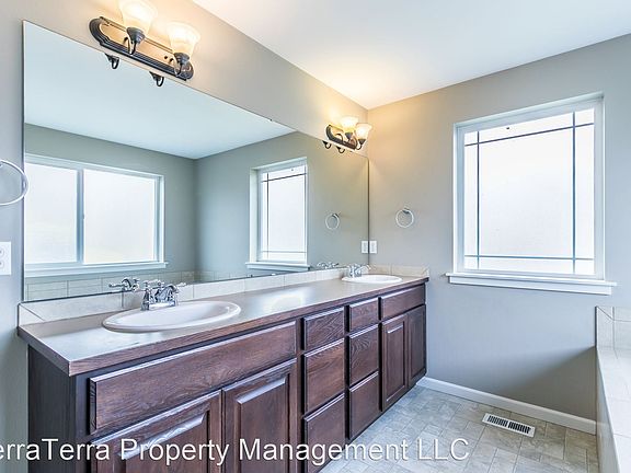 5th image of 3234 Highlands Blvd