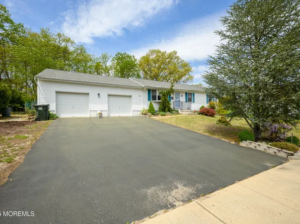 5 Darien Circle, Howell, NJ 07731