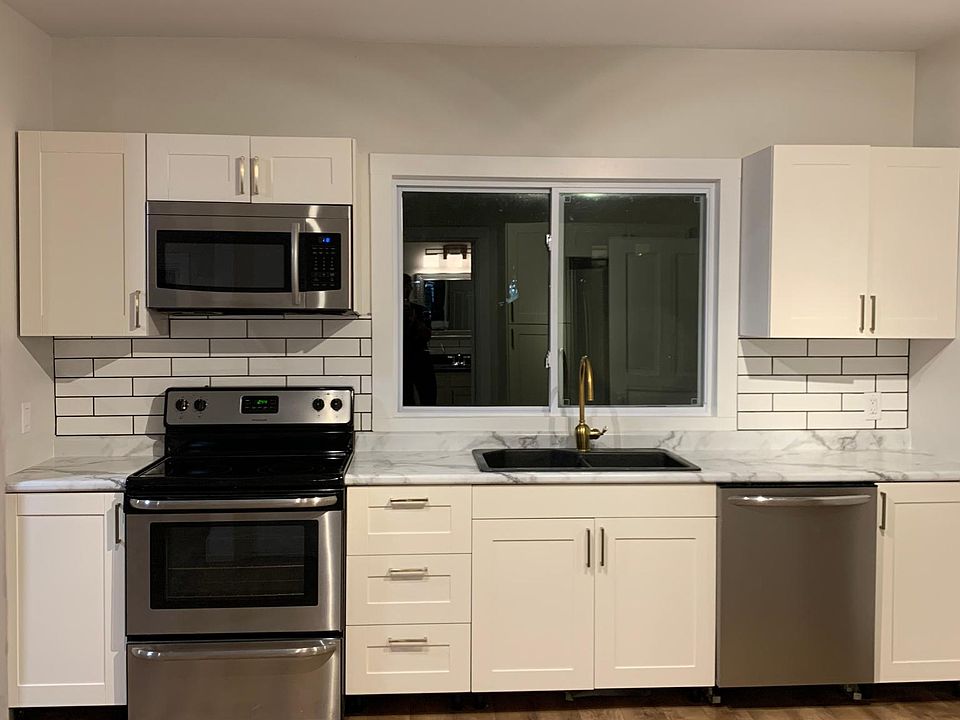 1st image of 411 Crosby St NW
