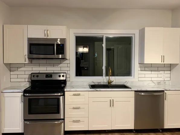 411 Crosby St NW, Grand Rapids, MI 49504