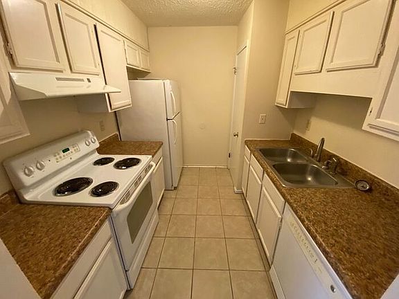 4th image of 3410 Green Briar Ct #3