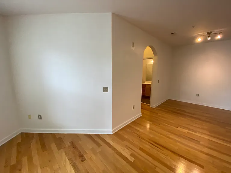 3000 Vanderbilt Pl #320 — Photo 12