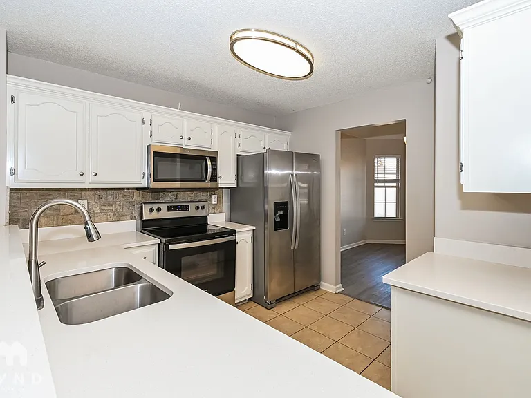 8313 Regal Bend Dr — Photo 3