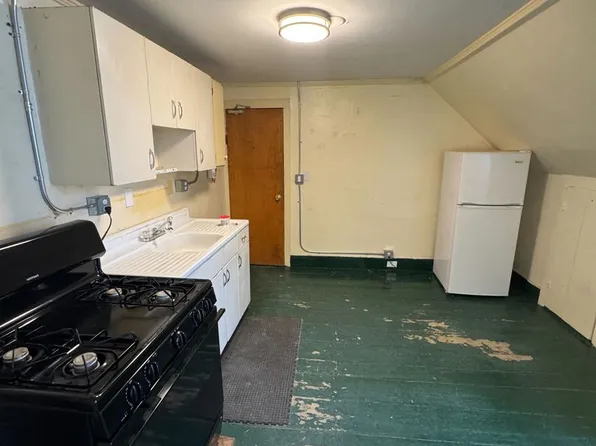 16 Glidden St., 16 Glidden St #1, Claremont, NH 03743