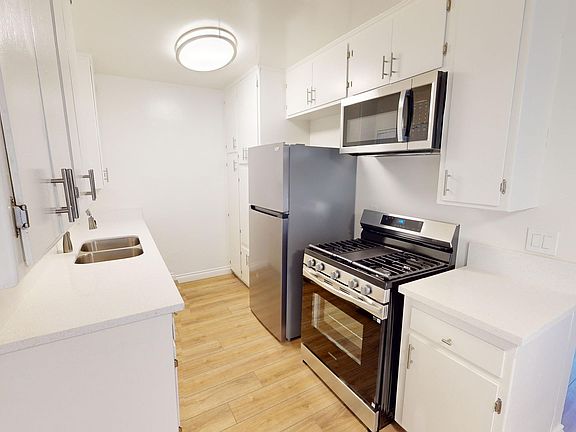 5th image of 6000 Fulton Ave #3