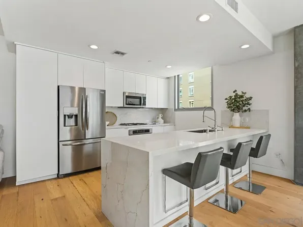 800 The Mark Ln Unit 406, San Diego, CA 92101